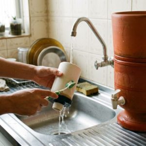 Como limpar corretamente um filtro de barro