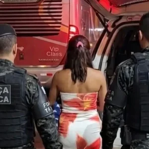 Mulher é presa em ônibus na BR-010 em Imperatriz por tráfico de drogas