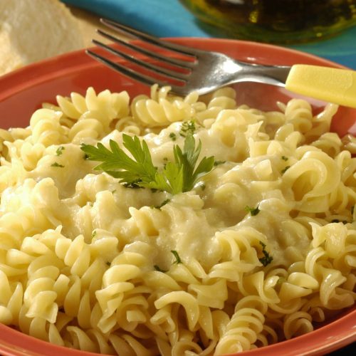 Macarrão ao molho quatro queijos