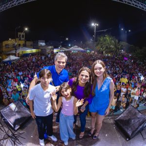 São Francisco: Neto e Thay Evangelista reúnem multidão na 30° festa do Dia das Mães