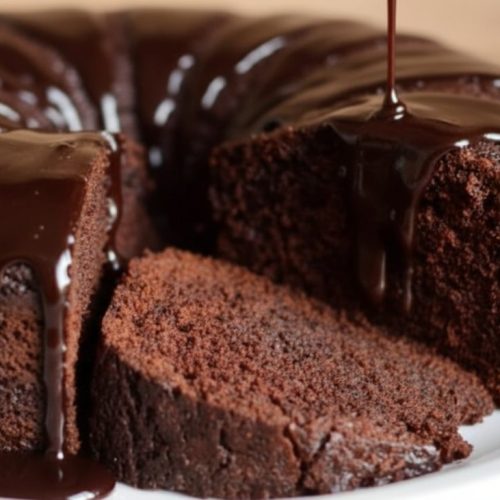 Bolo de chocolate saudável, sem farinha e sem açúcar, feito no micro-ondas