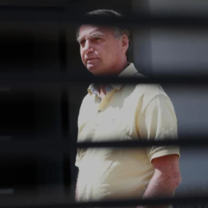 PGR defende que Bolsonaro seja mantido em prisão domiciliar