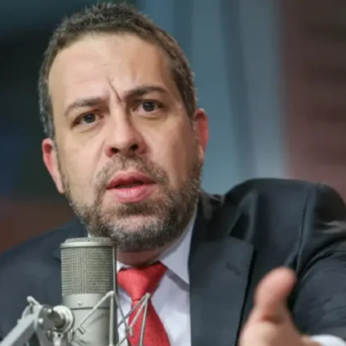 Após reunião, Boulos critica governadores por "omissão" em alta dos combustíveis