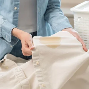 Como remover manchas de gordura de algodão e linho com detergente de louça