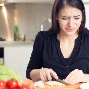 Dicas para cortar cebola sem chorar