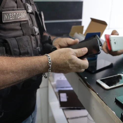 Polícia intima 1.000 pessoas por celulares roubados em São Luís