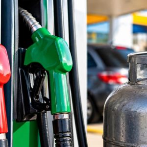 ICMS sobre gasolina, diesel e gás de cozinha terá novo aumento em 2027; veja valores