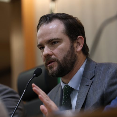 Durigan diz que discutirá com EUA impactos da classificação de PCC e CV como terroristas