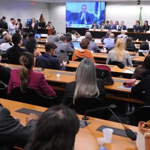 CCJ da Câmara aprova proposta que reduz maioridade penal de 18 para 16 anos