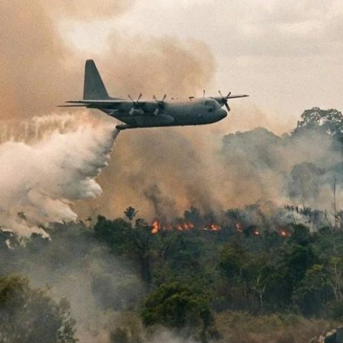 Aviões militares iniciam combate a focos de incêndio no Amazonas