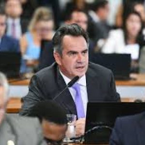 Nunca recebi nenhum valor ilícito, diz Ciro Nogueira após operação da PF