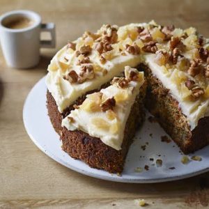 Bolo de cenoura proteico com nozes