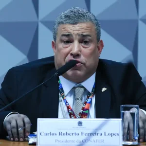Descontos indevidos no INSS: PF prende Carlos Lopes, presidente de associação foragido