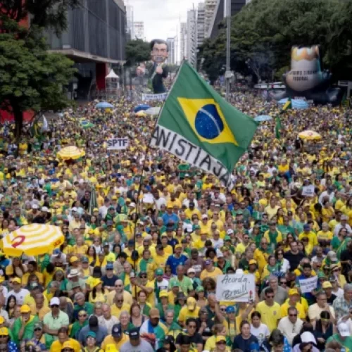 “Acorda Brasil” leva multidões às ruas, amplia pressão contra STF