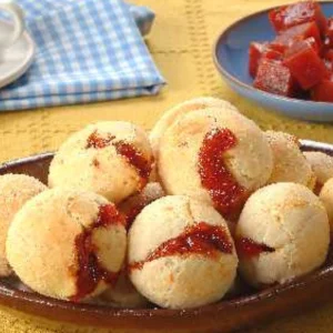 Pão de queijo com goiabada