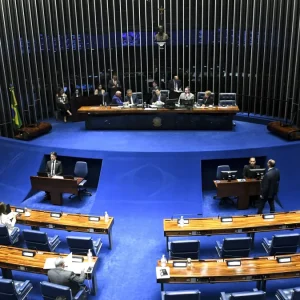 Governo vê pautas-bomba no Senado e tenta frear com estratégias