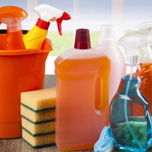 Dicas de produtos de limpeza essenciais para facilitar a limpeza da sua casa