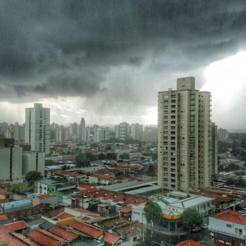 Inmet prevê chuvas e queda de temperatura para esta segunda-feira (15)