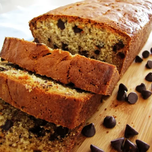 Bolo de banana com gotas de chocolate