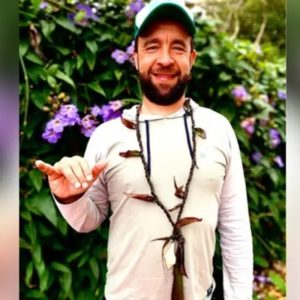 Surfista é operado após ser ferido no coração por peixe-espada