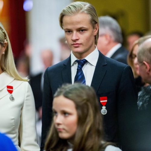Filho de princesa da Noruega é condenado a quatro anos de prisão